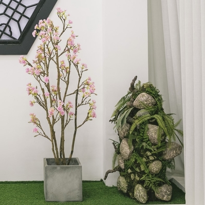 160cmの高さの人工的な鉢植えな床は圧倒する装飾のピンク佐倉を植える